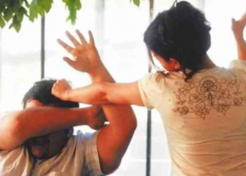 Një grua bën për spital tre burra, u desh ndërhyrja e policisë…