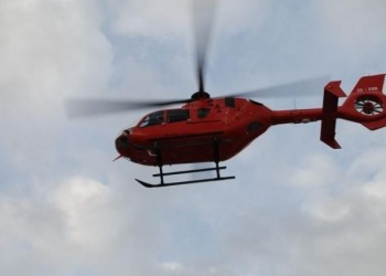 Ksamil/ Hidhet me kokë në det, dëmtime serioze për turistin