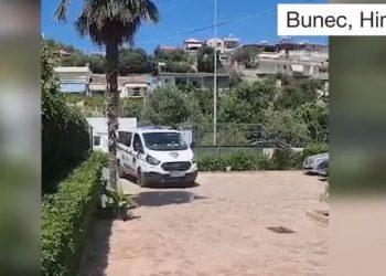 Kërcet arma pas sherrit në një lokal të plazhit, arrestohen 2 persona