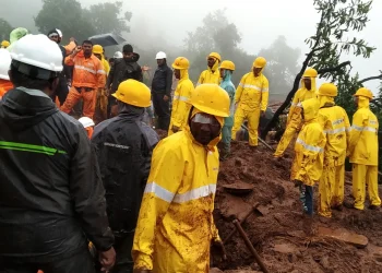 Tragjike! 27 të vdekur e 50 të zhdukur nga rrëshqitja e dheut në Indi