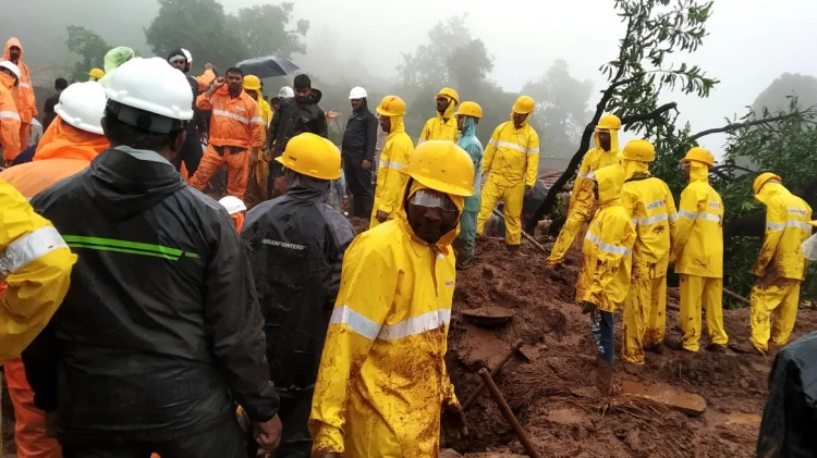Tragjike! 27 të vdekur e 50 të zhdukur nga rrëshqitja e dheut në Indi