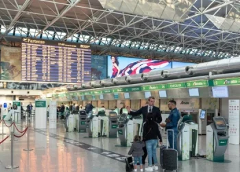 Grevë në aeroport, anulohen 1000 fluturime në Itali