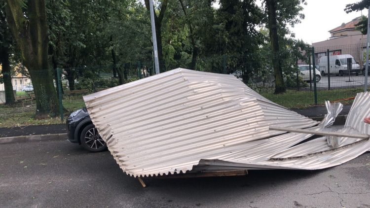 Rikthehet shiu dhe breshëri në Itali, mbyllet metroja në Milano