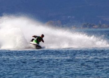 Babai dhe nëna përplasen me jet-ski, ndërron jetë fëmija 6-vjeçar
