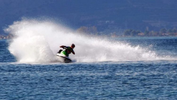 Babai dhe nëna përplasen me jet-ski, ndërron jetë fëmija 6-vjeçar