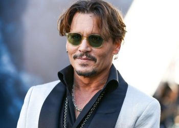 Johnny Depp anulon koncertin, i bie të fikët në …