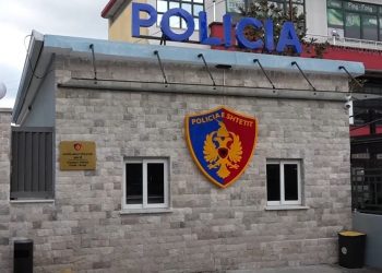 Atentati mafioz në Krujë/ Shoqërohen 3 persona në polici, kontrolle në banesat e tyre