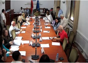 Kalon me 9 vota pro e 7 kundër projektligji për studentët e Mjekësisë