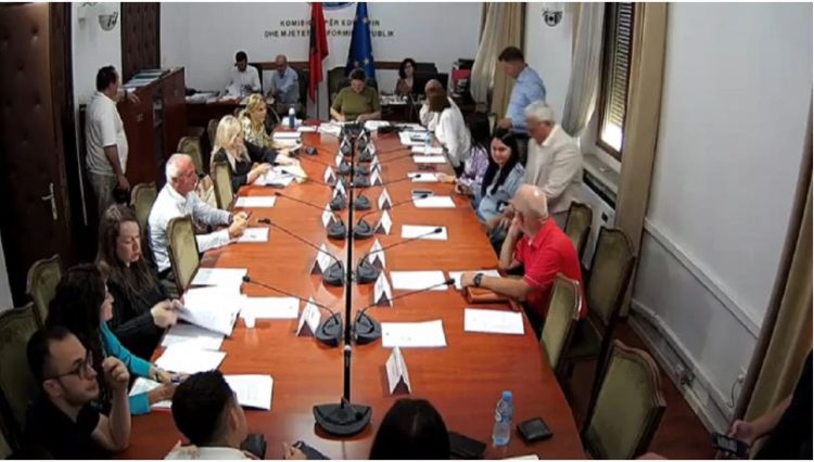 Kalon me 9 vota pro e 7 kundër projektligji për studentët e Mjekësisë