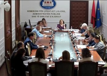 Rrëzohet iniciativa ligjore e PD, Tabaku përplaset me Felajn: Je personi i fundit që mund të flasë për integritet