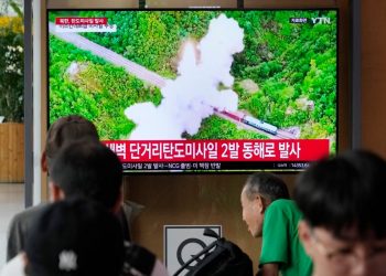 Koreja e Veriut lëshon dy raketa balistike me rreze të shkurtër