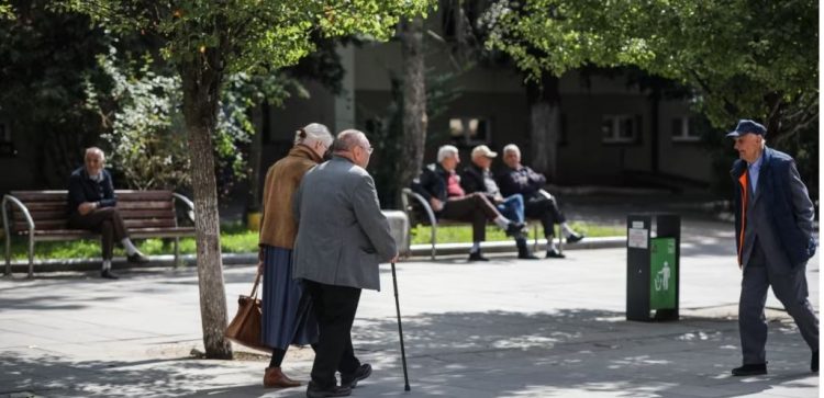 Qeveria krijon skemë të re për pensionet për të larguarit nga puna në vitet ’90