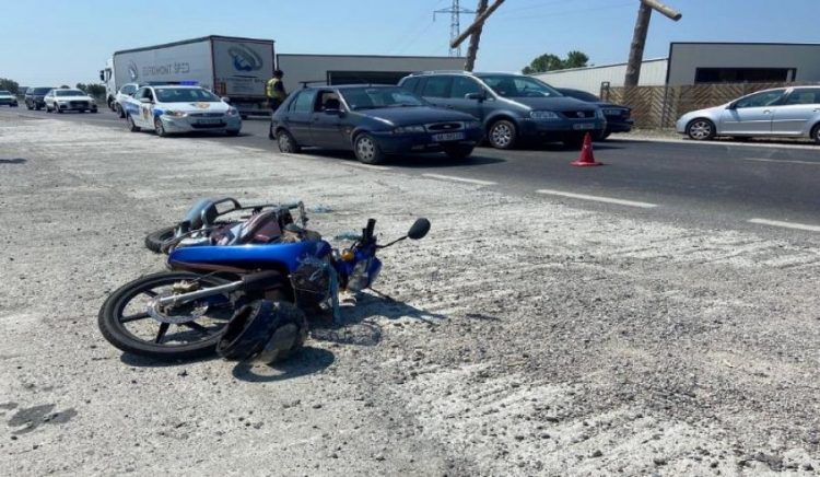 Shkodër/ Motorcikleta përplaset me makinën, një i lënduar rëndë