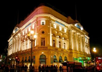 Miliarderi kthen ndërtesën ikonike në qendër të Londrës për xhami