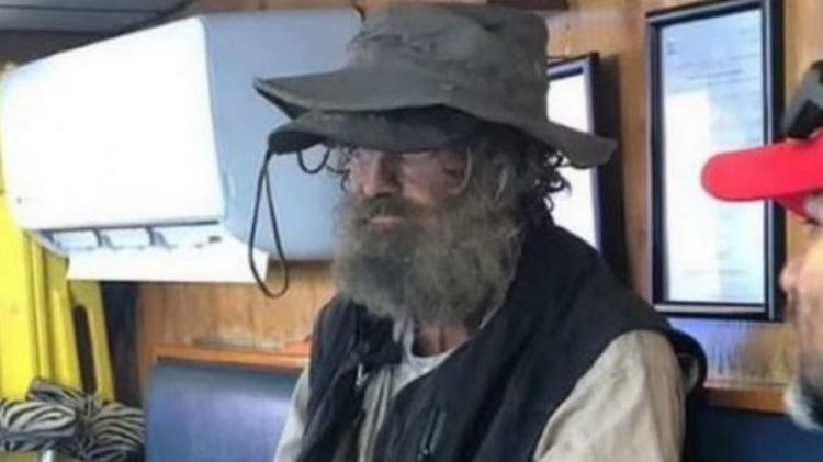 Mbijetuan 2 muaj në Paqësor, marinari: Unë dhe qeni im konsumuam…