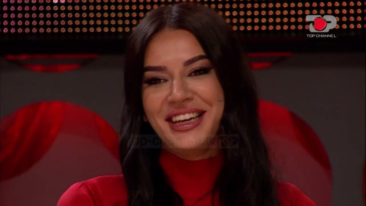 Upss! Drama mes Deas dhe Luizit, Efi hedh “kunjën”