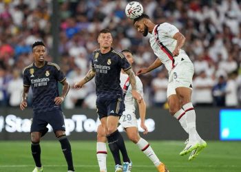 Spektakël para 90 mijë tifozëve, Real Madrid mposht Milanin