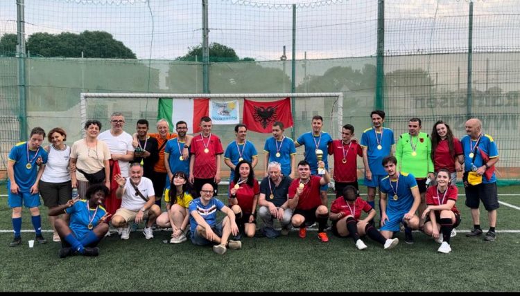 Ndeshja e veçantë/ Luhet Shqipëri-Itali me pjesëmarrjen e personave me aftësi të kufizuar intelektuale