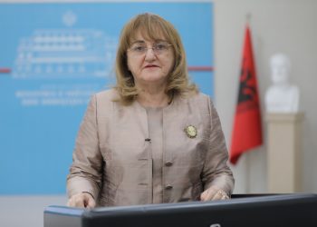 Qeveria jep 30 milionë lekë për kurimin e zv.ministres Rakacolli