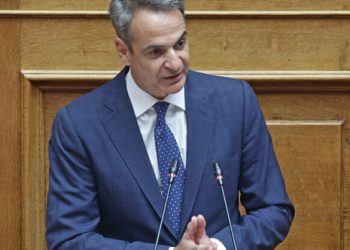 Mitsotakis i drejtohet Parlamentit për zjarret: Jemi në luftë