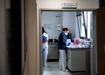 Trupa mjekësore e vjetruar dhe në prag pensioni, rrezikohet zëvendësimi nga emigrimi i të rinjve