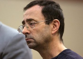 Përdhunoi më shumë se 100 gjimnaste, mjekun e sulmojnë me thikë në burg