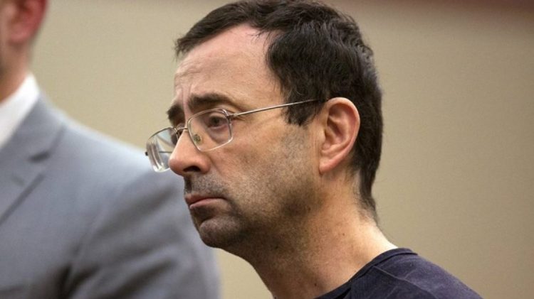 Përdhunoi më shumë se 100 gjimnaste, mjekun e sulmojnë me thikë në burg