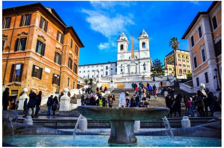 Njerëzve po iu bie të fikët, në Itali temperaturat shkojnë deri 45 gradë