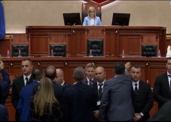 Tërhiqet mazhoranca: Nesër, seancë e posaçme për Ahmetajn