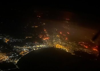 Zjarret në Siçili, vdes një e moshuar. Era pengon ndihmën nga ajri