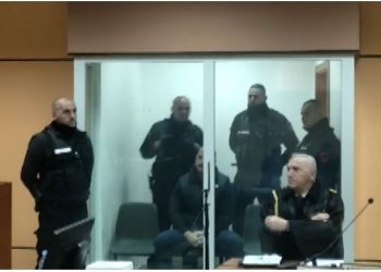 “Më dhunuan dhe qëlluan shokun me plumb, ç’duhet të bëja?”, çfarë dëshmoi Papleka në gjyq