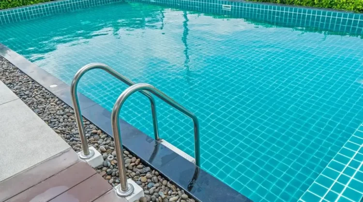 Tragjedi në vendin fqinj, mbytet në pishinën 2-vjeçari, detaje