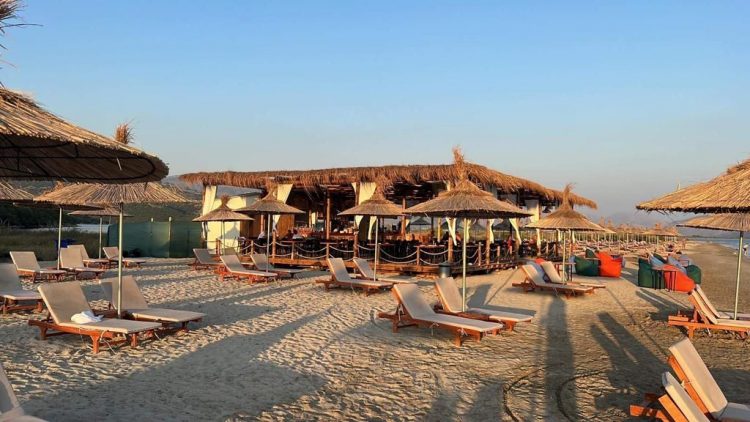 Emri/ Akuza për ndërtim pa leje, shpallet në kërkim pronari i plazhit