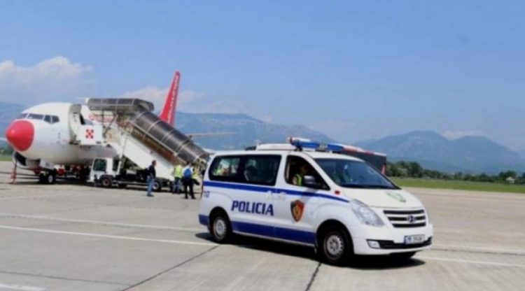 Goditi policin në Rinas, arrestohet i riu nga Mati