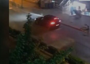 VIDEO/ Me shpejtësi skëterrë, policia i vendos gjobë 25-vjeçarit