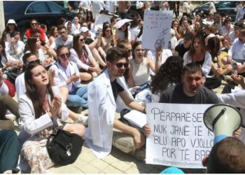 Studentët paralajmërojnë bojkot: Ministrja Kushi të dorëhiqet