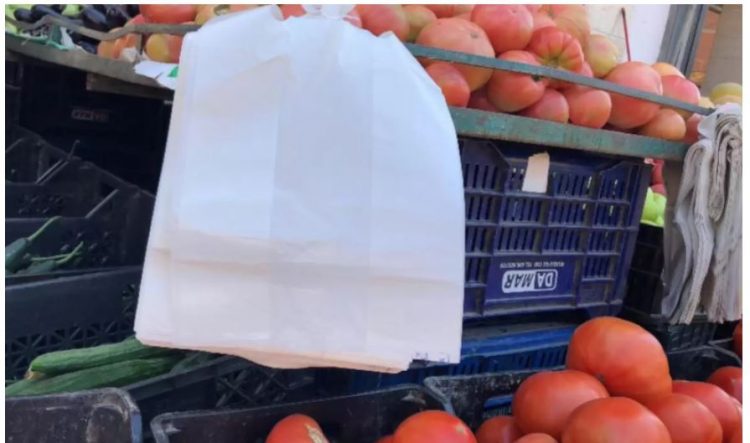 Shqipëria humb deri në 2.4 mln dollarë në vit prej ndotjes nga plastika