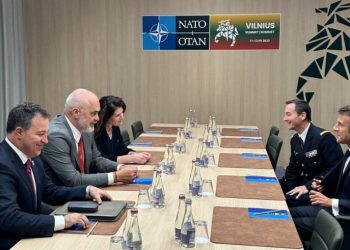 Rama paralajmëron vizitën e Macron në Tiranë