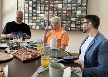 Gazeta amerikane: Soros festoi 4 Korrikun me Ramën, liderin e implikuar në korrupsionin e FBI-së