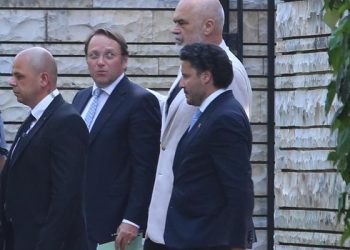 FOTO/ Të lumtur pas drekës, Rama batuta me Abazovic