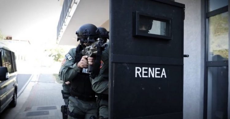 Si ranë në ‘rrjetën’ e krimit policët, lidhjet me “mbretin” …