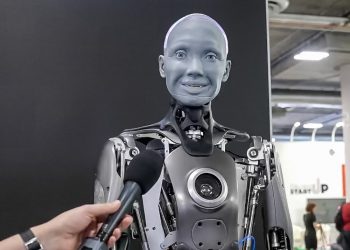 “A do të rebeloheshe kundër krijuesit tënd?”, ja si përgjigjet roboti ‘Ameca’
