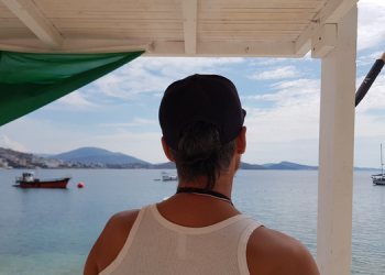 “Zero raste mbytjesh…”/ Shpjegimet e një roje deti nga Saranda: Pse Joni s’ka gjëmat e Adriatikut