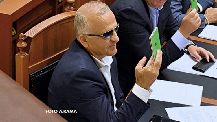 Dorëzoi mandatin e deputetit, Rrahman Rraja i kërkon ndjesë edhe Ramës: Dështova si prind…