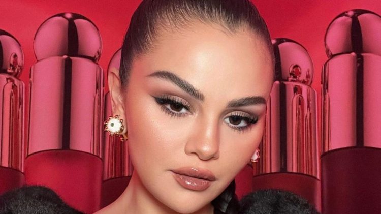 Selena shfaqet ‘hot’ por fansat e kritikojnë: Mos përdor shumë Photoshop