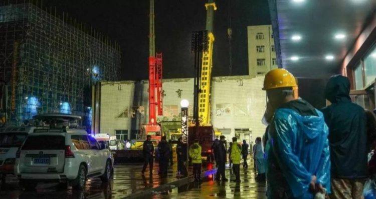 Shembet çatia e shkollës, humbin jetën 11 persona