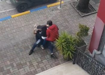 Vëllai rreh motrën, por dhunohet nga kunati dhe nipërit