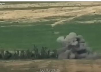 Ukrainasit hedhin në erë tankun rus në Bakhmut (VIDEO)