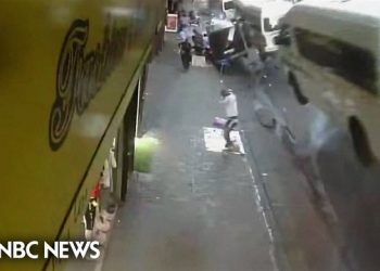 E tmerrshme, shpërthimi nëntokësor hedh në erë makinat