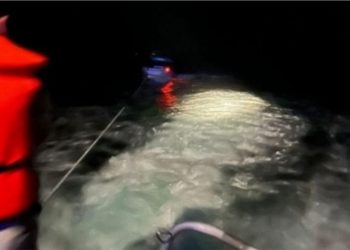 Skafi me 13 persona pëson avari në det, shpëtohet nga roja bregdetare